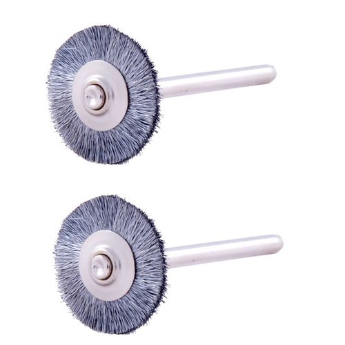 Les brosses en acier DREMEL #428, pratiques et polyvalentes, te permettent d'éliminer efficacement la rouille et de polir les surfaces métalliques.