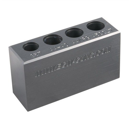 Vérifie ton ammo avant le match avec le Cowboy Chamber Checker d'EGW, qui teste .357 Magnum, .44-40, .44 Magnum et .45 Colt pour éviter les problèmes.