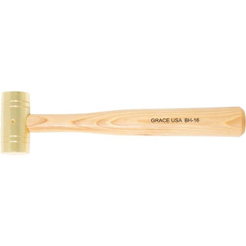 Le GUNSMITH'S BRASS HAMMER de Grace USA, en laiton poli, offre une construction durable, des poignées ergonomiques en hickory et un équilibre parfait pour un travail précis.