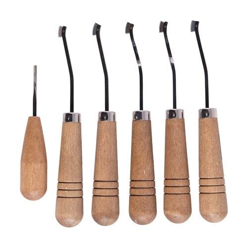 Avec le CAMP PERRY CHECKERING SET, tu peux réaliser des motifs simples à complexes sur tous les bois grâce à des outils durables et faciles à utiliser.