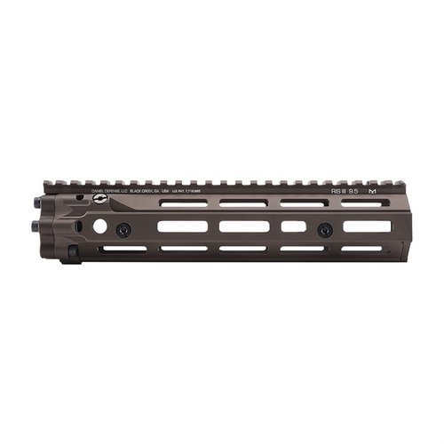 Le rail RIS III de Daniel Defense offre un design léger et robuste, avec 7 points d'attache M-LOK, une construction en aluminium de qualité aéronautique et un système de montage sécurisé.