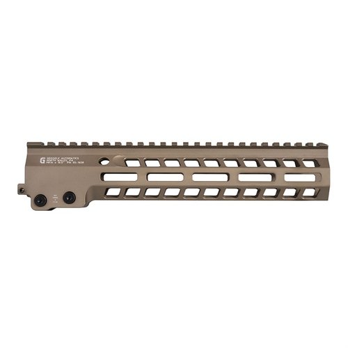 Le Geissele MK14 Super Modular Rail est léger, avec un design fin pour un grip confortable et de nombreuses options de montage grâce à ses slots M-LOK.