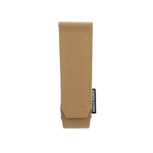 Le TKO Pouch est un rangement compact qui se fixe sur une colonne MOLLE, avec une fermeture ajustable et des points de fixation pour sécuriser ton équipement.