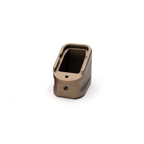 Améliore ton GLOCK™ G17 avec le Strike Industries Aluminum Extended Magazine Plate, ajoutant jusqu'à 5 cartouches 9mm tout en garantissant un rechargement fluide.