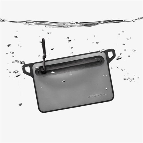 Le DAKA Waterproof Window Pouch est 100% étanche, avec une fermeture éclair YKK, un panneau translucide et des points d'attache pour garder tes objets en sécurité.