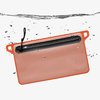 Le DAKA Waterproof Window Pouch est 100% étanche, avec une fermeture éclair YKK, un matériau résistant et une fenêtre translucide pour identifier facilement le contenu.