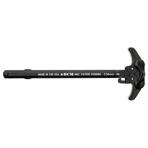 Le BCM Mk 2 Charging Handle est ambidextre, optimise pour le tir, avec des canaux d'évacuation de gaz et une conception sans accrocs pour une manipulation rapide.