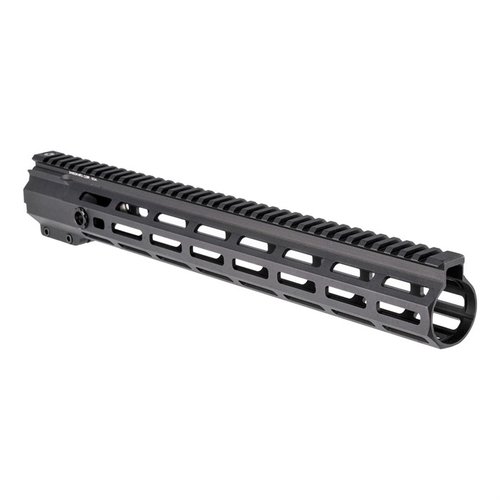 Les SXT Handguards de 15" offrent un design free float, un système M-LOK® à 7 côtés, un point de sangle QD ambidextre et une installation facile.