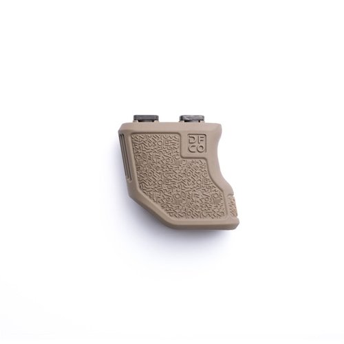 Le TIGER CLAW M-LOK est une poignée avant inclinée à 10 degrés, ergonomique et en nylon injecté, idéale pour un meilleur contrôle et une manipulation efficace de ton arme.