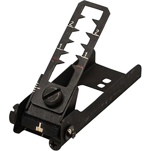 Le M203 Leaf Sight de LMT DEFENSE est parfait pour un montage sur heat shield de carabine/fusil ou rail Picatinny 1913, offrant flexibilité et précision.