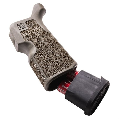 Le PLUG pour Kung Fu Grip offre un rangement pour batteries et outils, prolonge la prise de 0,25" et s'adapte parfaitement à ta main.