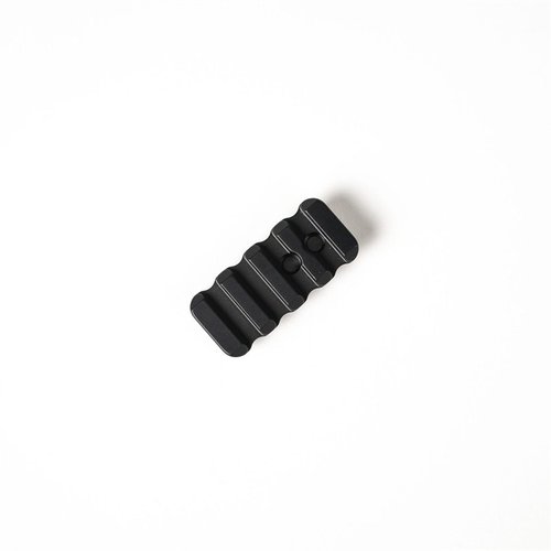 Le MATCH SCOPE RING PICATINNY ACCESSORY RAIL te permet d'ajouter facilement des accessoires à tes anneaux de lunette Area 419, en aluminium 7075.