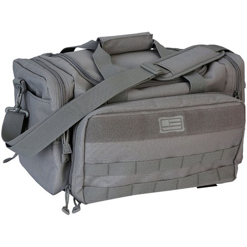 Le TACTICAL BASIC RANGE BAG te permet un accès rapide à ton équipement de tir, avec un grand compartiment, des poches zippées et une fabrication en polyester durable.