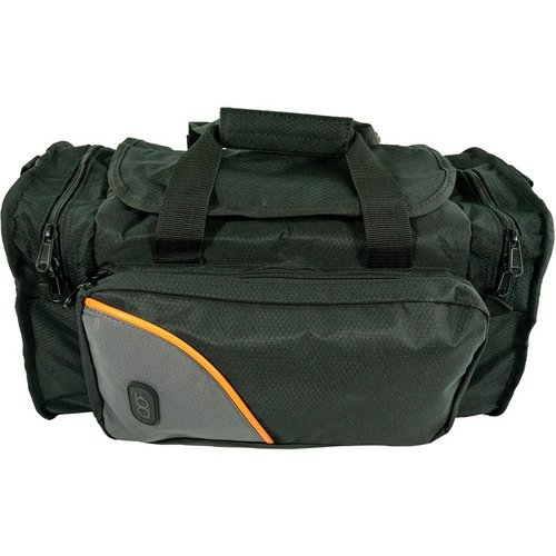 Le sac de tir BOB ALLEN CLUB SERIES est en nylon ripstop, avec des poches intérieures rembourrées pour tes pistolets, et une sangle réglable pour un transport facile.