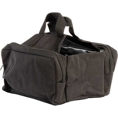 Le TEAM SERIES FOUR-BOX SHELL CARRIER de BOB ALLEN est en nylon ripstop, peut contenir 4 boîtes de cartouches, avec poches zippées et se plie pour le rangement.