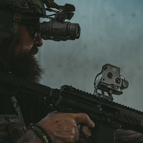 Le LERNA OPTIC MOUNT KIT pour EOTECH® XPS offre un point de visée élevé pour une meilleure posture, une rapidité d'identification et une conscience situationnelle accrue.