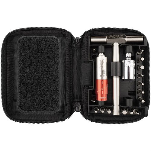 Avec le kit tout-en-un "THE SUPER" de FIX IT STICKS, tu as tout ce qu'il te faut pour serrer avec précision, que ce soit sur le terrain ou à la maison.