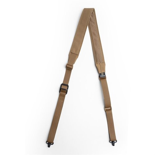 Le sling Reverso SIERRATAC offre un ajustement rapide, un confort supérieur avec son coussin amovible, et des attaches QD pré-installées pour une utilisation pratique.