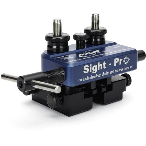 Le SIGHT PRO SIGHT MOVER est un outil essentiel pour les armuriers, avec un design unique pour maintenir la glissière en place pendant le réglage des viseurs.
