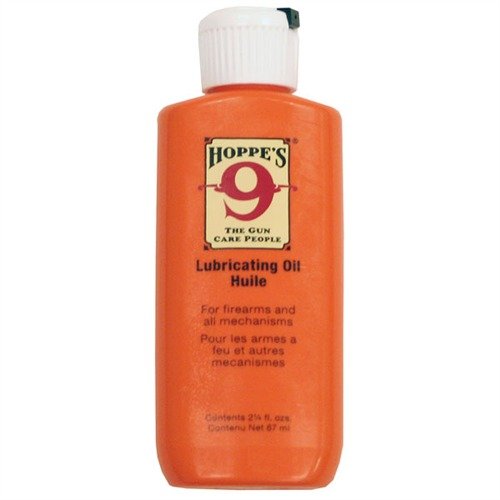 HOPPE'S OIL est un excellent lubrifiant polyvalent pour tes armes à feu et ton équipement sportif, disponible en flacon ou en aérosol.