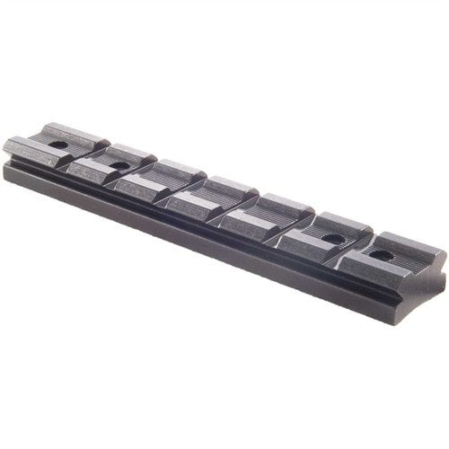 Le RUGER® 10/22® Receiver Mount s'installe facilement sur les récepteurs 10/22®, offrant six slots pour monter des lunettes et red dots avec style.