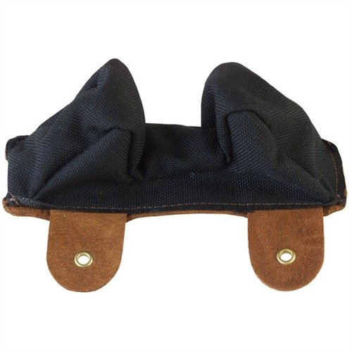 Les sacs avant NO. 1 & 1C en cuir lisse permettent à ton fusil de glisser librement lors du recul, offrant une excellente stabilité et un maintien sûr.