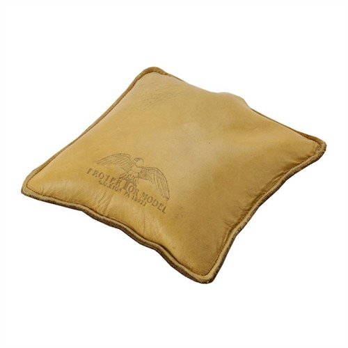 Le NO. 18 Pillow Bag en cuir pleine fleur te garantit un excellent soutien pour ton bras, avec un glissement fluide de la carabine lors du recul.