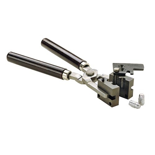 Les BULLET MOULD HANDLES RCBS sont en acier solide avec de longues poignées en bois pour un confort optimal, idéales pour le casting de munitions à la maison.