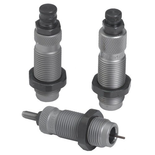 Le set de 3 dies RCBS Carbide permet un rechargement facile sans lubrification, avec un die de mise en forme, un die d'expansion et un die de sertissage.