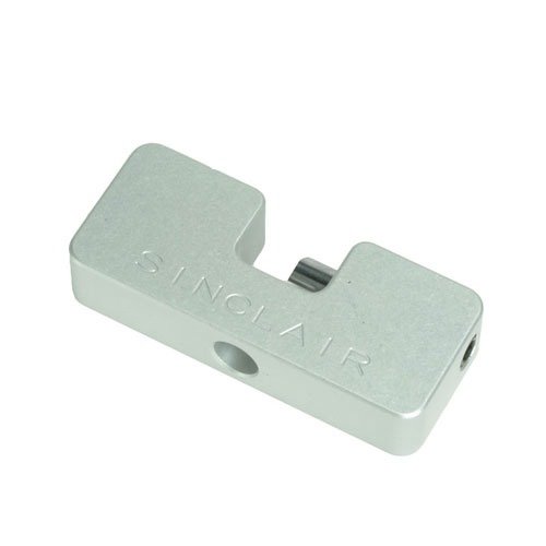 Le NT-1000 de Sinclair uniformise l'épaisseur des collets, améliorant la cohérence des cartouches et la précision de tes tirs. Outil robuste et durable!