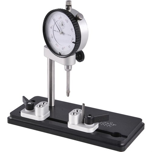 Le Sinclair Concentricity Gauge est facile à utiliser, précis et durable, idéal pour mesurer le runout des cartouches jusqu'à 50 BMG avec des réglages rapides.