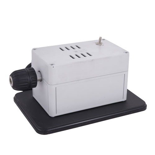 Le Sinclair Power Center facilite la préparation des douilles avec un moteur silencieux et puissant, réduisant le temps et l'effort pour un travail uniforme.