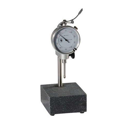 Le Sinclair Bullet Sorting Stand te permet de trier rapidement et avec précision les balles par longueur base à ogive, avec une base en granit noir stable.