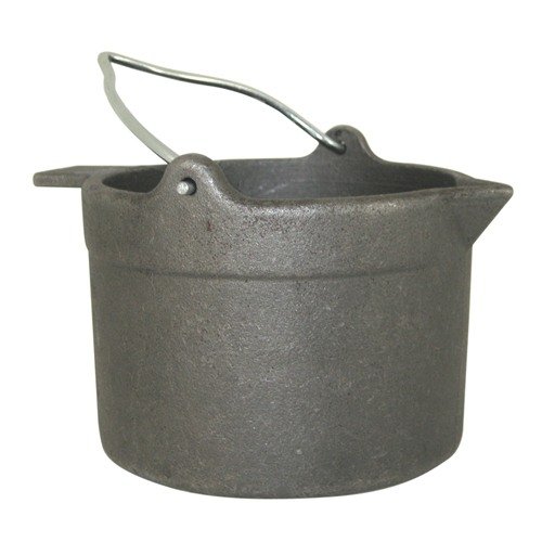 Le pot en fonte de 10 lb de LYMAN est robuste et stable, idéal pour fondre le plomb avec un bec verseur anti-goutte et un fond plat pour plus de sécurité.