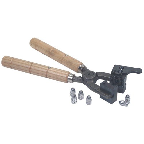 Les MOULD HANDLES de LYMAN offrent une prise sécurisée sur les moules à une ou deux cavités, avec des poignées en bois qui isolent de la chaleur.