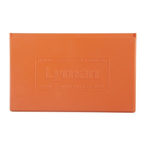 Le CASE LUBE KIT de LYMAN facilite la lubrification des douilles avec son grand pad, sa lube de 2 oz et des brosses interchangeables pour différents calibres.