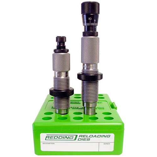 Le Master Hunter Die Set de Redding combine un die de seating de compétition et un die de sizing full-length pour un chargement d'ammo ultra précis et fiable.