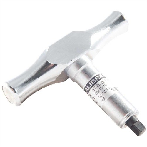 Améliore ta précision en serrant les vis du garde-main avec le 1/4" DRIVE TORQUE HANDLE, qui se déclenche à 45 IN/LB pour un réglage parfait à chaque fois.