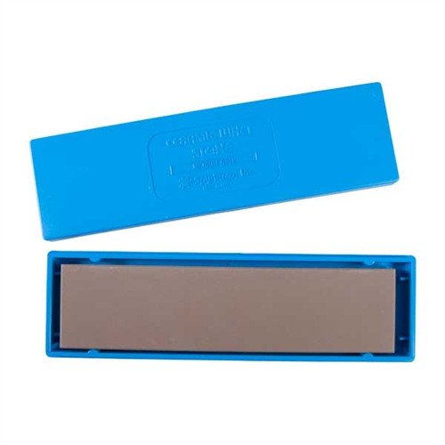 Les pierres à aiguiser en céramique SPYDERCO offrent des surfaces super propres et restent planes pour des résultats constants, tout en utilisant de l'eau comme lubrifiant.