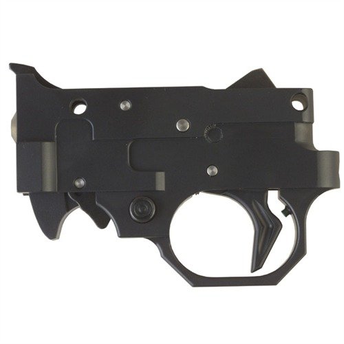 Améliore ton tir avec le RUGER® 10/22® Trigger Guard 2000 : un logement en aluminium usiné, un tir précis et un relâchement automatique du verrou.