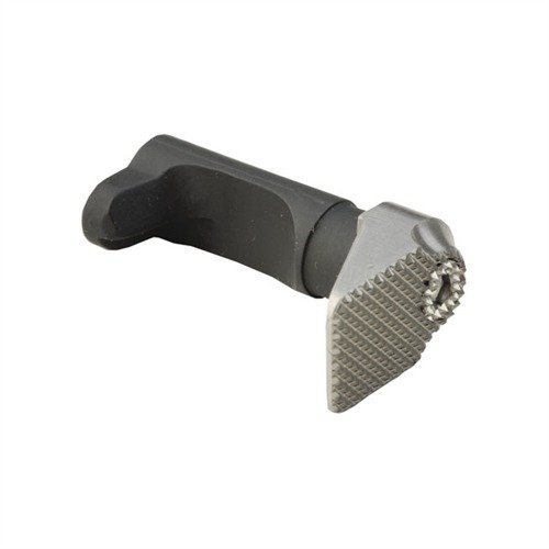 Le 1911 Oversized Magazine Release facilite les changements de chargeur grâce à sa taille et sa forme, idéal pour les petites mains avec un bouton rectangulaire en acier.